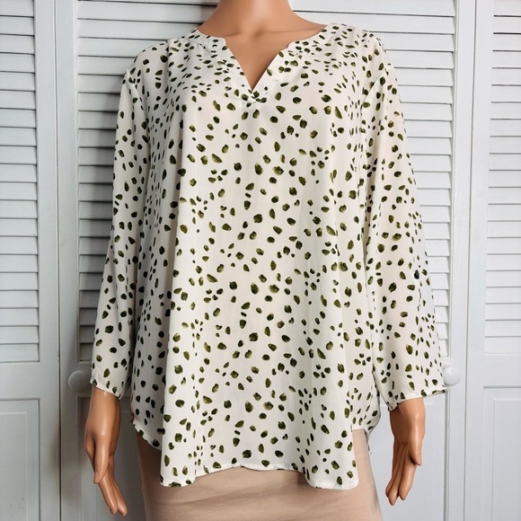 Maurices Tops - MAURICES White Green Spotted V-Neck Blouse Size XXL